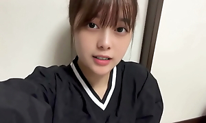 彼氏ができて初めてエッチする時の練習で指入れオナニーしてみました。気持ちよかった...